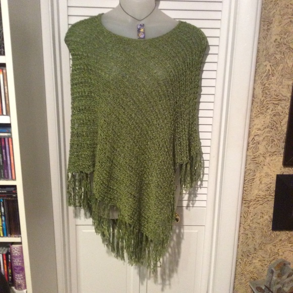 Chico’s green knit poncho one size - Picture 3 of 4